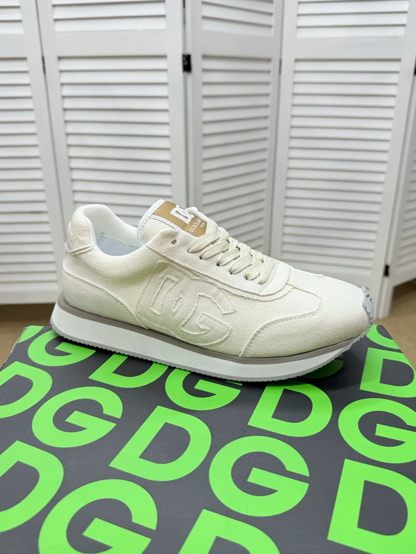 Men's clothing and shoes 230. The latest sports and casual shoes for couples (DG) are fashionable and versatile, and can add luster to various looks. Create an exquisite design with unique dynamic vitality and modern atmosphere, showing modern elegance. Size: 36-46 (45 and 46 are custom-made and cannot be returned or exchanged) Se